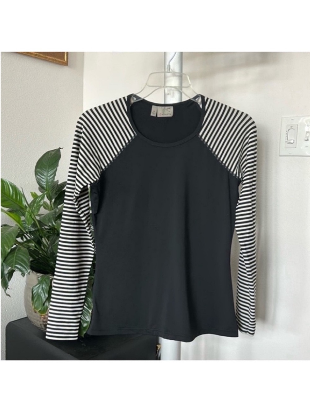 Athleta long sleeve Athletic Gym Shirt/Tee/Top Sz M Black White Striped